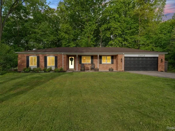 2412 Keylon Dr, West Bloomfield, MI 48324