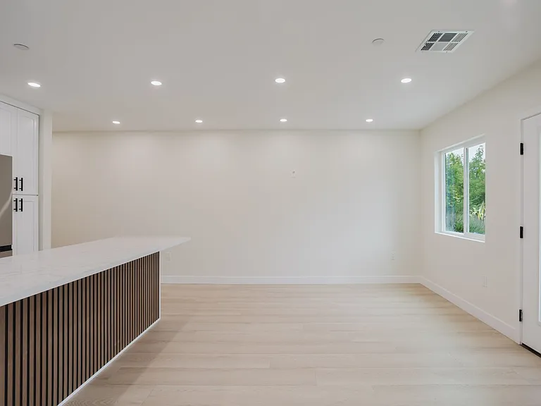 5740 N Beck Ave — Photo 2