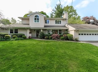 18 Winding Wood Rd N, Pt Chester, NY 10573