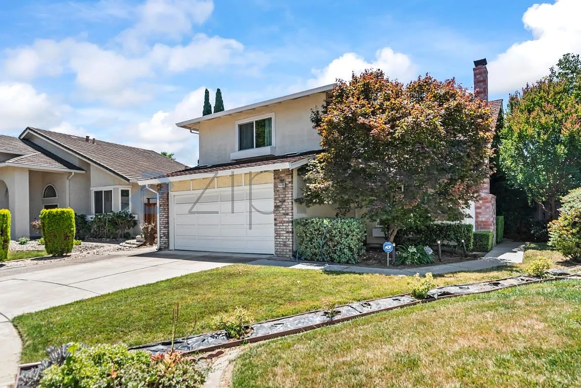 4 bed, 1755 sqft, $5,000 — Photo 1