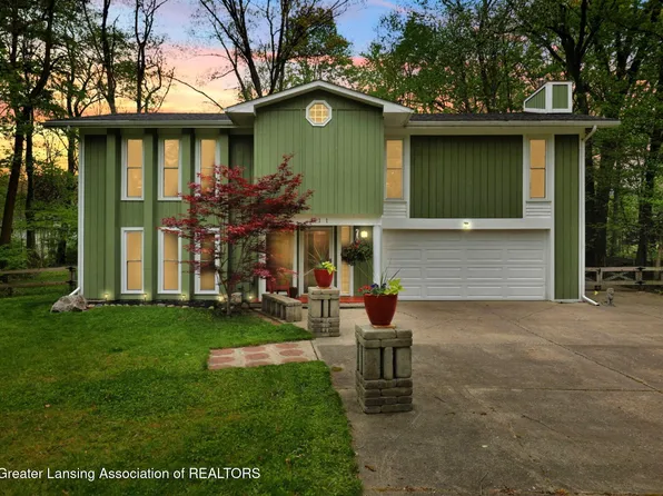111 Feldspar Dr, Williamston, MI 48895