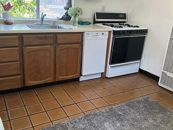 3rd image of 16479 Shady View Ln