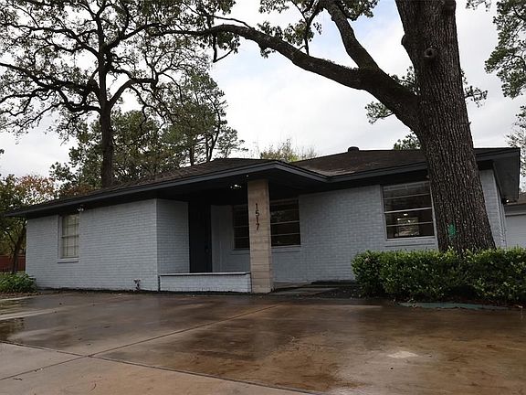 2nd image of 1517 Antoine Dr