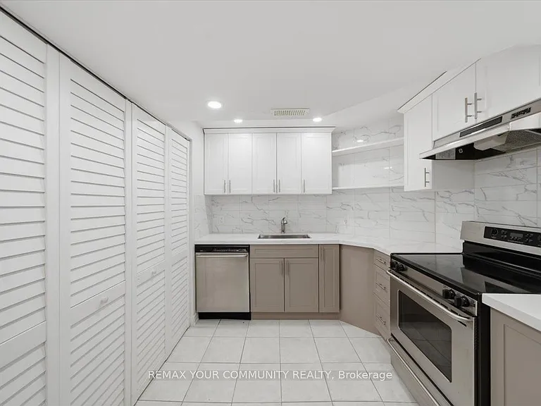 2 Hollywood Hill Cir #LOWER — Photo 12
