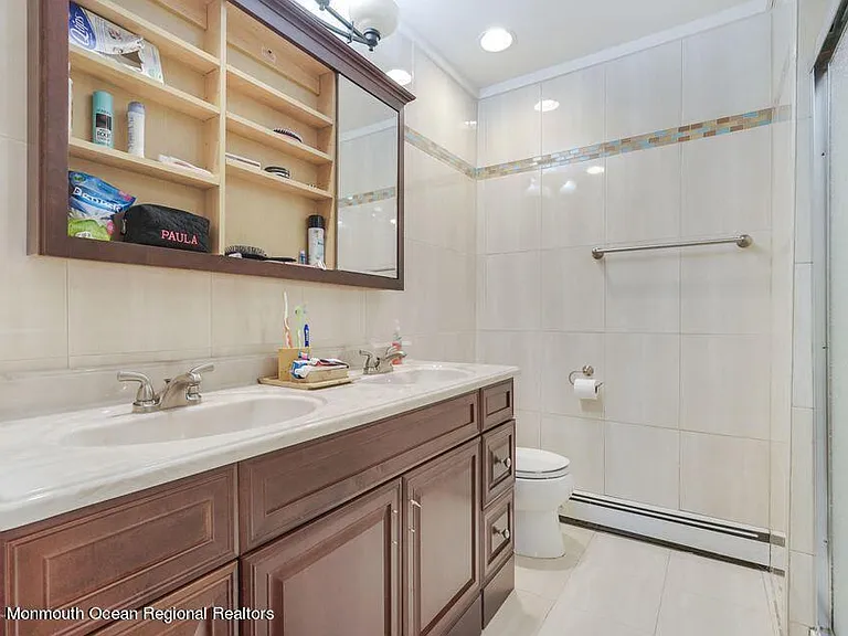 45 Roslyn Ct — Photo 16