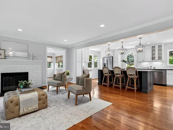 5200 Old Dominion Dr, Arlington, VA 22207