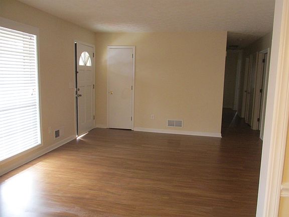 3rd image of 6916 Kimberland Gardens Ln