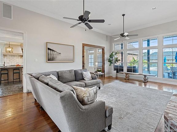 4th image of 1690 Swan Dr