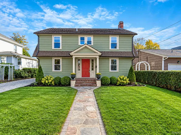 20 Wyandanch Avenue, Babylon, NY 11702