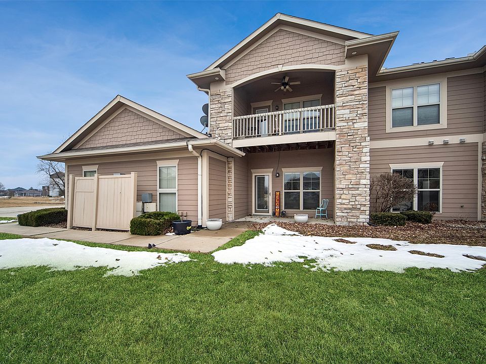 1st image of 2510 NE Oak Dr Unit 3