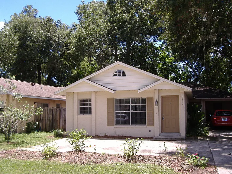 2452 E Illiana St — Photo 1