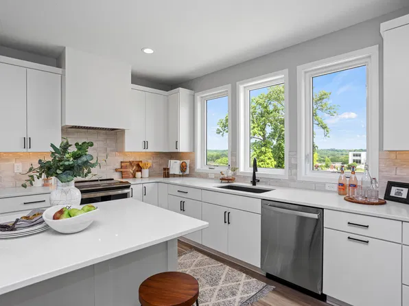 The Pinnacle on Fleur, 2714 Fleur Dr #B4bf06487, Des Moines, IA 50321