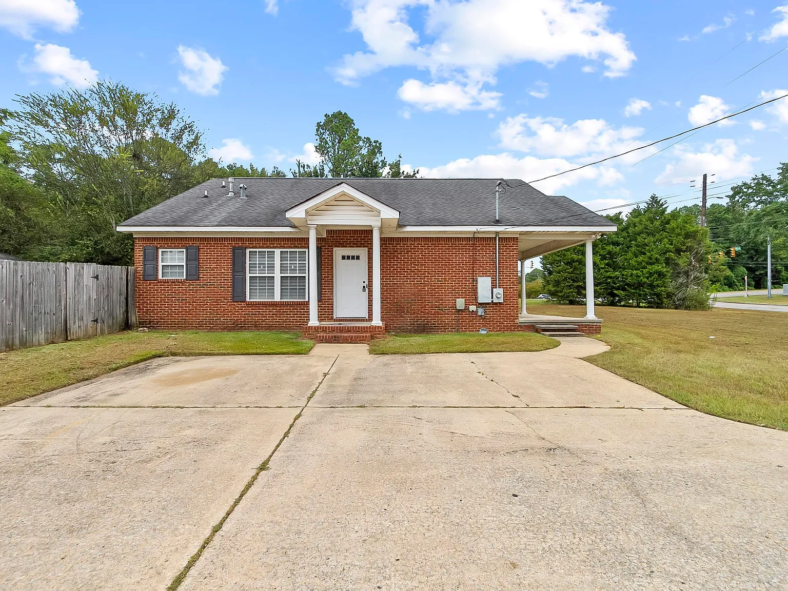 3 bed, 3.0 bath, $2,295 — Photo 2