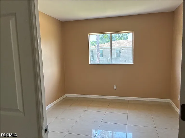 10741 Robinson St — Photo 7