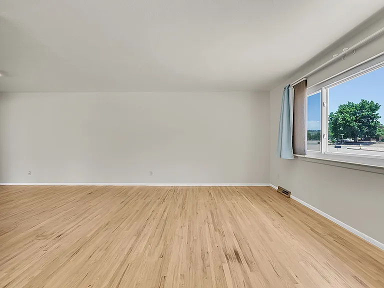 4220 Edwinstowe Ave — Photo 10