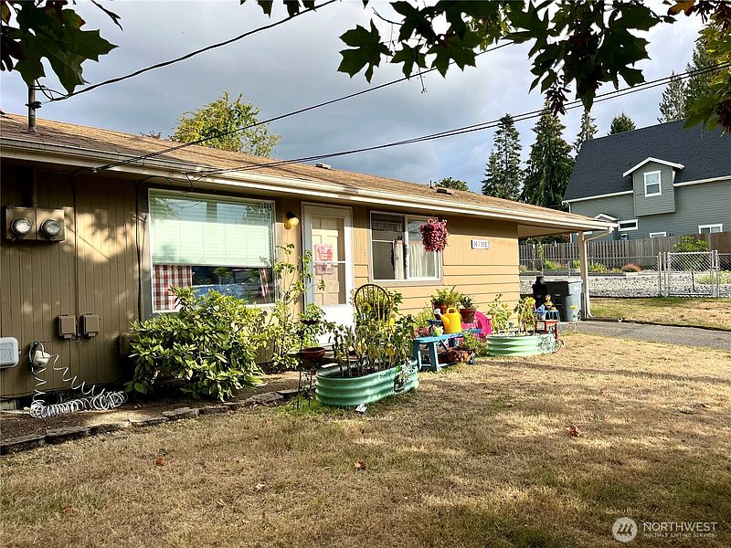 2nd image of 1004 15th Avenue