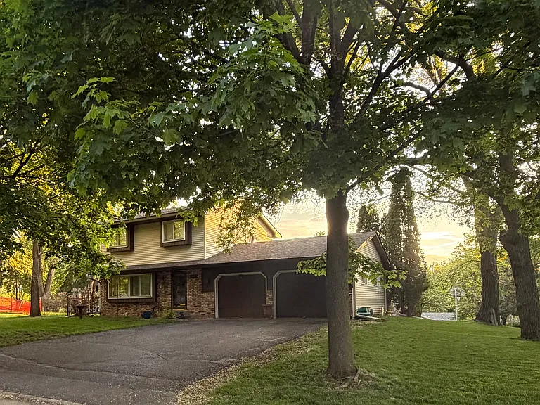 415 Grand Ave — Photo 1