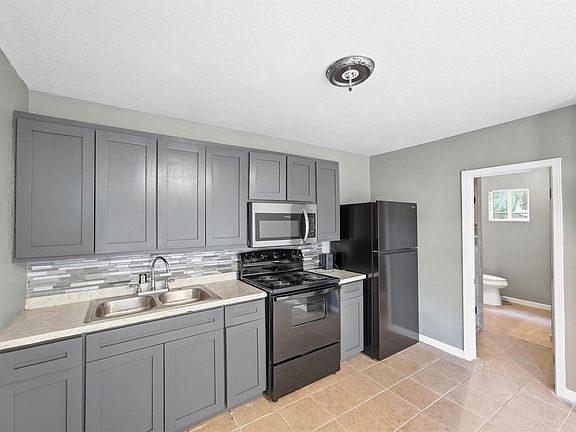 3rd image of 1141 Frankie St