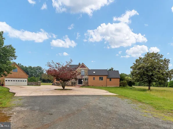6119 Beach Rd, Midland, VA 22728