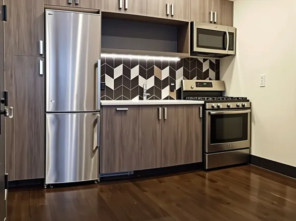 1485 Gates Avenue image 1 of 17