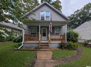 627 S Sycamore St, Centralia, IL 62801
