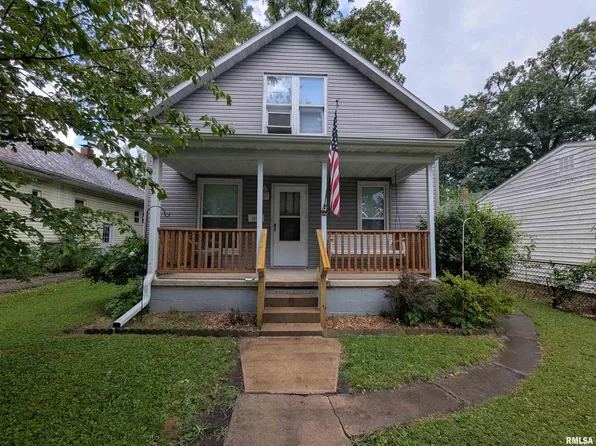 627 S Sycamore St, Centralia, IL 62801