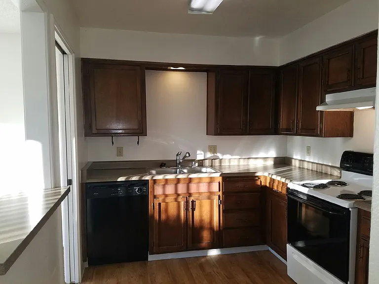1078 Franklin Ave — Photo 83