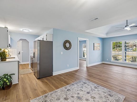 4th image of 158 Suncrest Dr