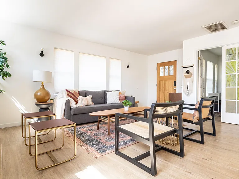 2918 S Harcourt Ave — Photo 19