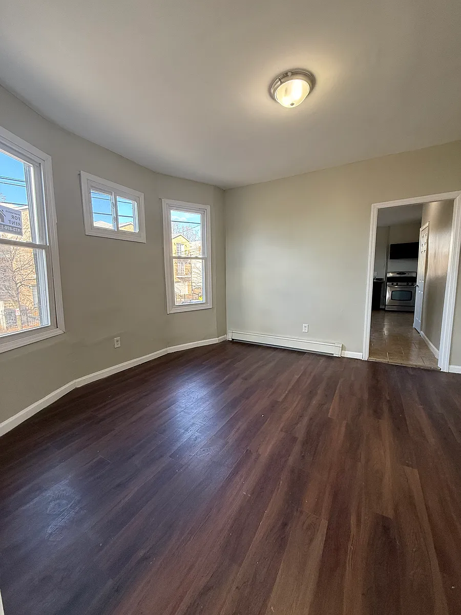 Building Photo - 241 12th Ave #1L