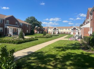 22433 67th Ave #B, Oakland Gardens, NY 11364