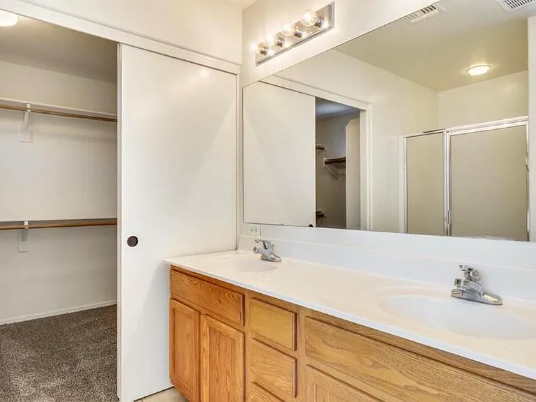 15340 W Laurel Ln — Photo 10