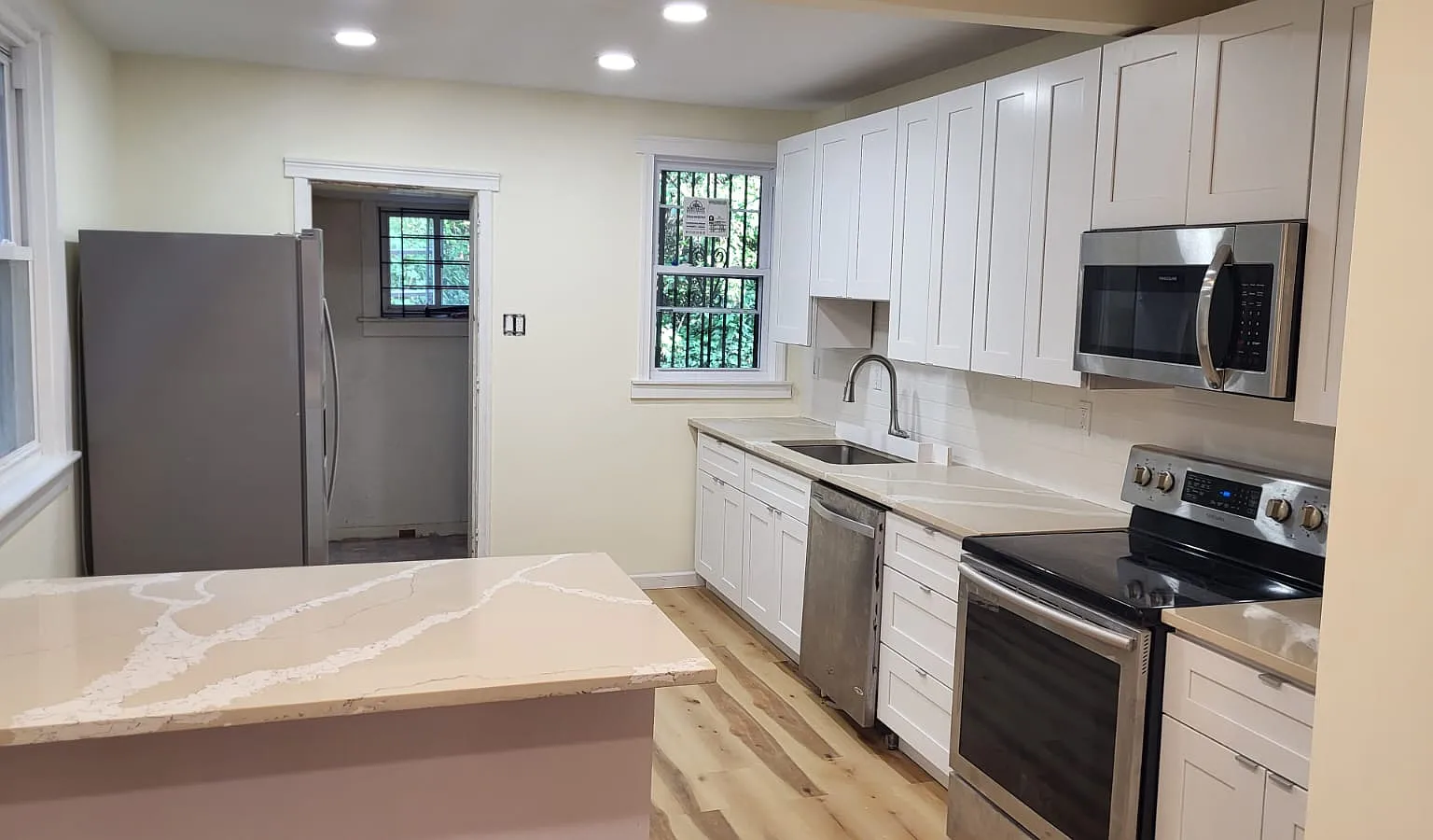 4 bed, 1800 sqft, $2,400 — Photo 2