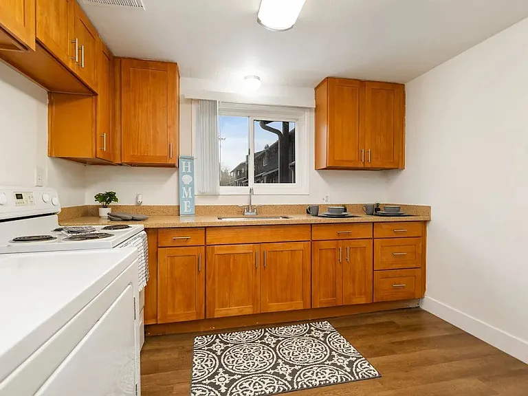 Cherry Creek Apartments — Photo 8