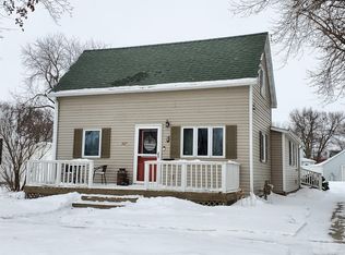 307 3rd St NE, State Center, IA 50247