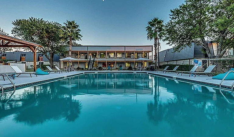 Flats on 12 Pool