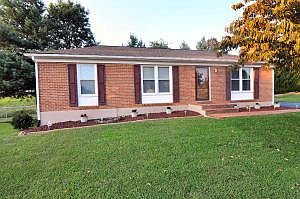 1st image of 465 Stoneacres Dr
