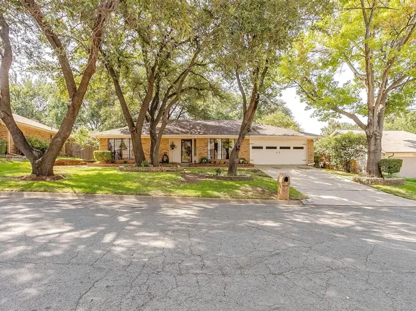 6524 Cliffside Dr, North Richland Hills, TX 76180