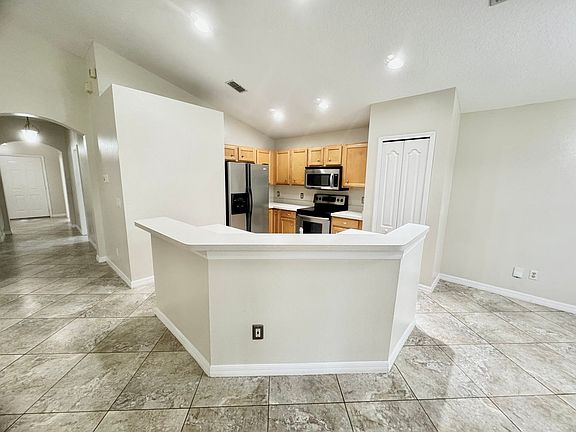 5th image of 9886 Brodbeck Blvd