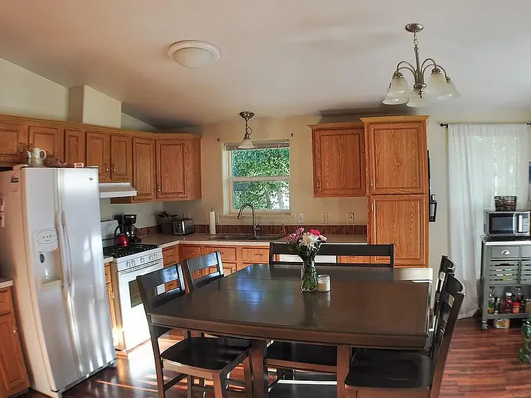 Fridge, Dishwasher, Microwave and Disposal included