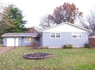 1900 Robert St, Aurora, IL 60506