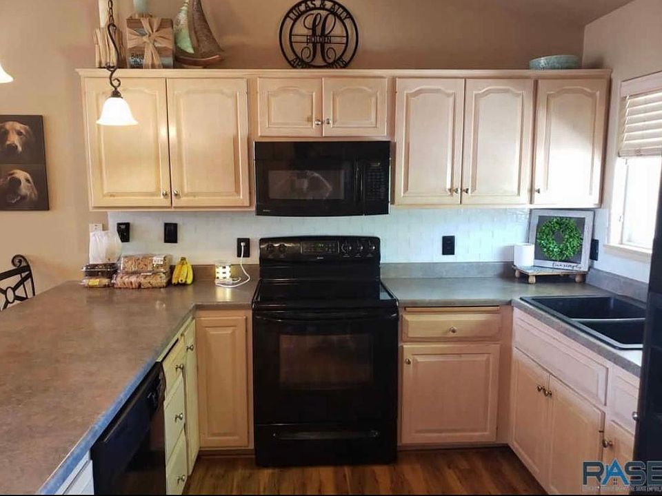 2nd image of 3735 E Mission St
