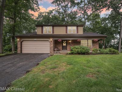 1561 Waters Edge Ct, Wixom, MI, 48393