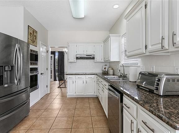 5th image of 636 Saint Julien Dr