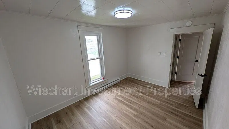 3 bed, 1.0 bath, $1,195 — Photo 4