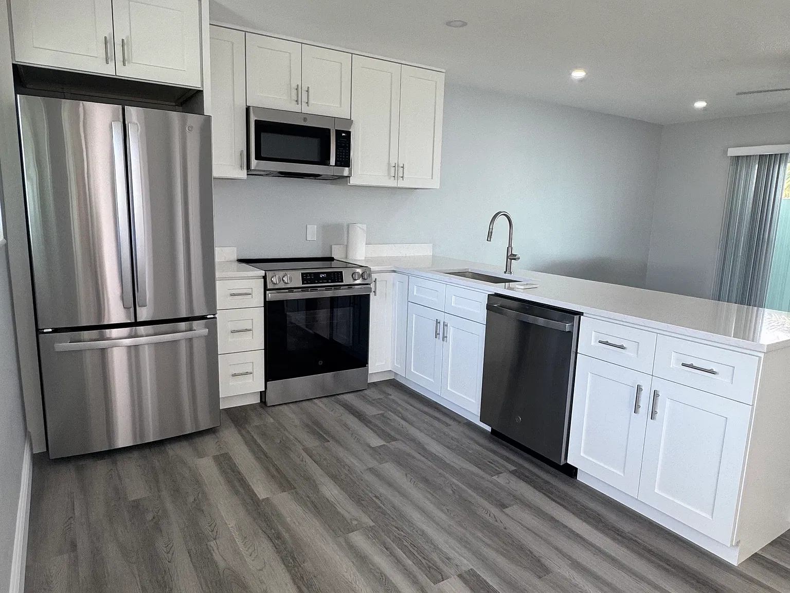 1 bed, 636 sqft, $3,000 — Photo 3