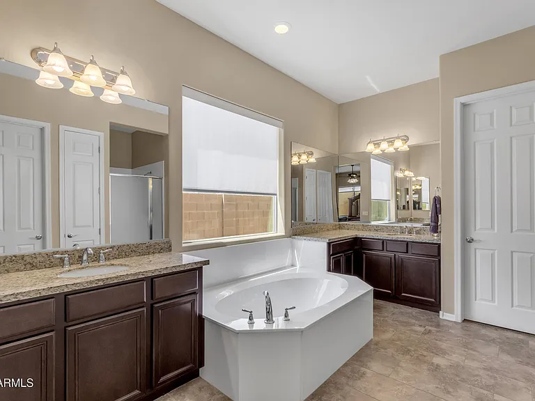 2827 E Muirfield St — Photo 36