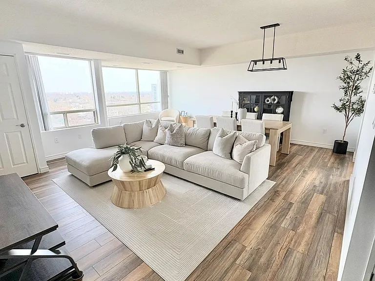 744 Wonderland Rd S #1206 — Photo 2