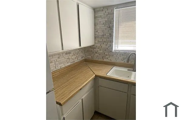 Building Photo - 2125 Exeter Dr #4