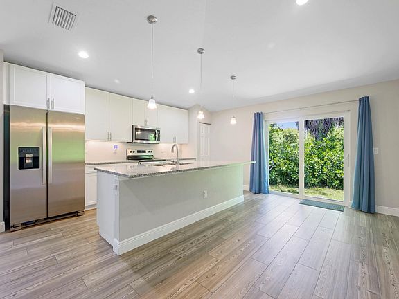 5th image of 3115 Pinewood Avenue